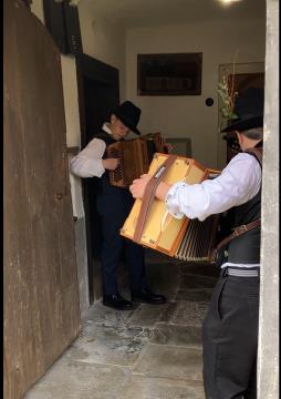 2023-Hisa_zive_dediscine_Ljubno_ob_Savinji_Avtor_Obcina_Ljubno (2)